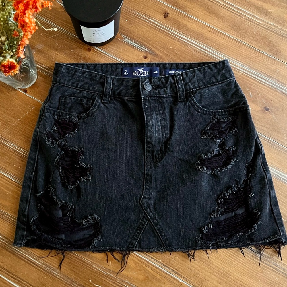 ❤️ Like New High Rise Distressed Fray Hollister Skirt ❤️